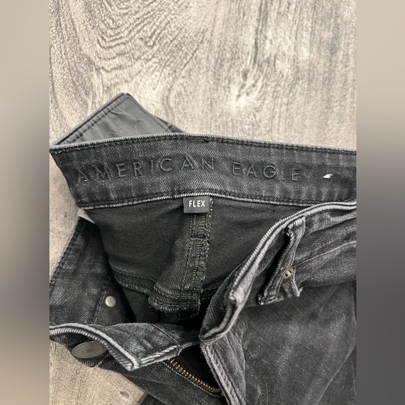 American Eagle flex dark grey denim. 31/32 distressed throughout. Skinny fit - Picture 3 of 4